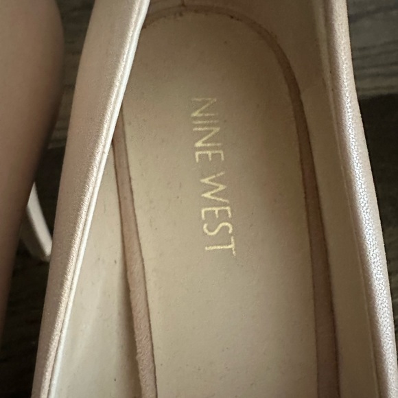 Nine West peep toe. Gently used. Mint condition. - Picture 4 of 6